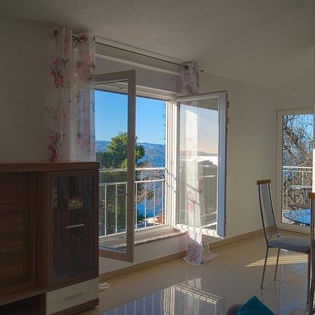 Apartments Sara & Nina Omis Bagian luar foto
