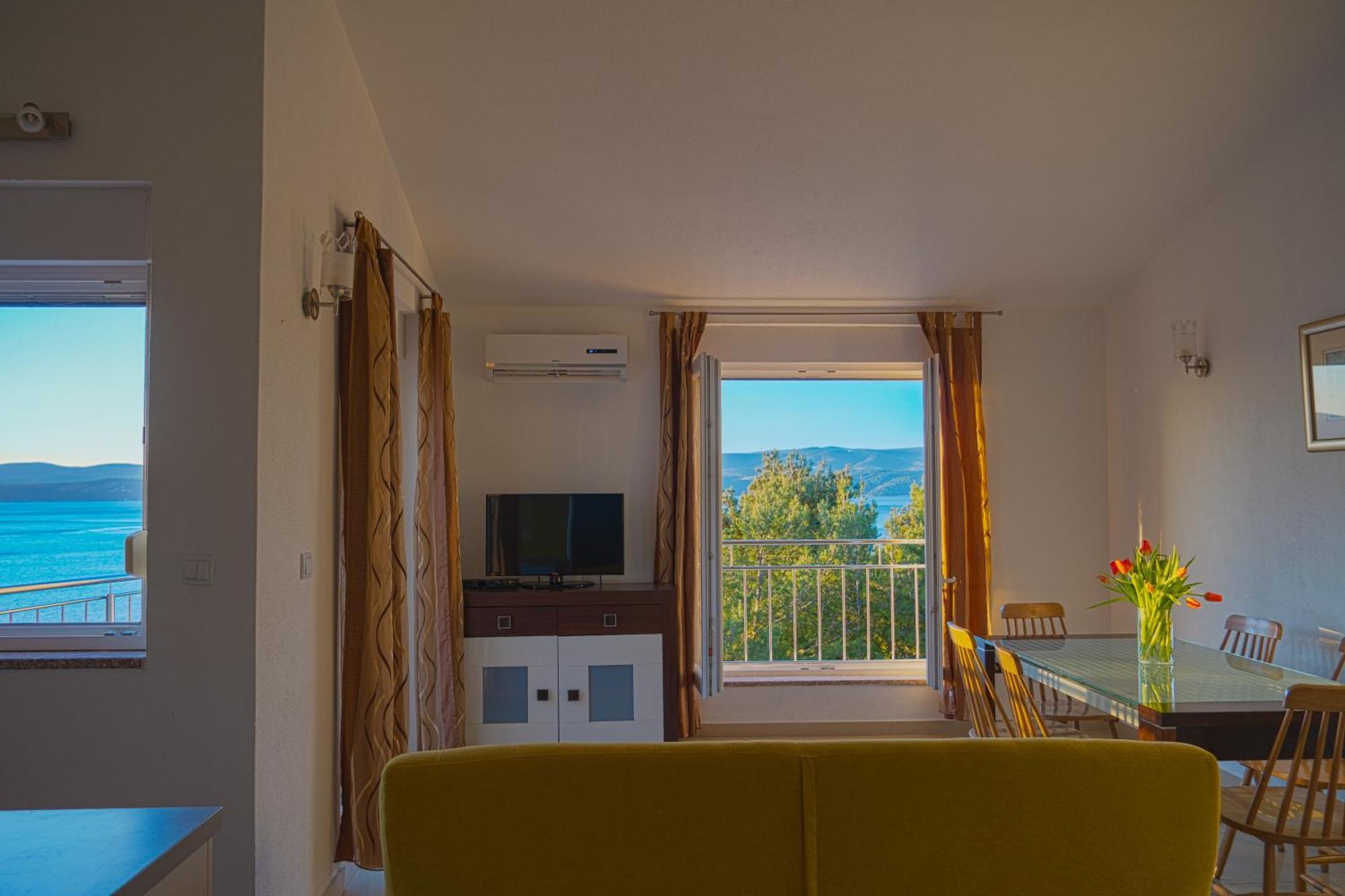 Apartments Sara & Nina Omis Bagian luar foto