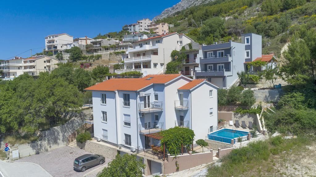 Apartments Sara & Nina Omis Bagian luar foto