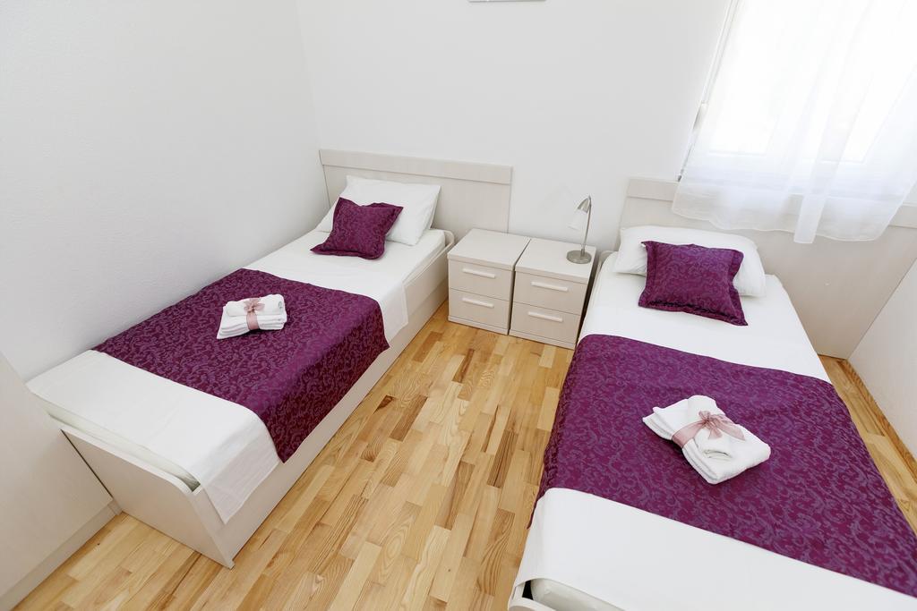 Apartments Sara & Nina Omis Bagian luar foto